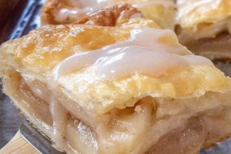 Chicago-Style Bakery Apple Slices – The Old-School Dessert Found Behind Glass Counters