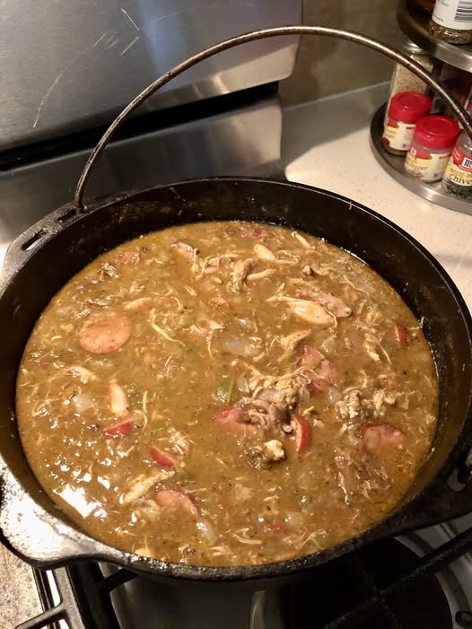 Authentic Chicken and Sausage Gumbo (Louisiana Style) – A Bowl That Feels Like Home