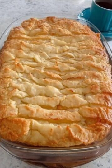 Crinkle Cake with Pear, Brie & Honey – The Flaky, Golden Showstopper That Looks Fancy but Feels Cozy