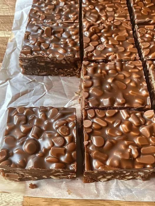 Homemade Crunch Bars: The Perfect No-Bake Treat for Every Chocolate Lover