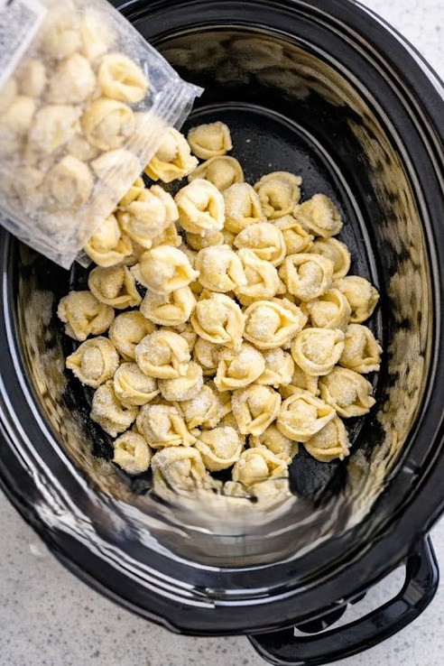 Easy Creamy Slow Cooker Tortellini Bake: The Ultimate Comfort Food Made Simple