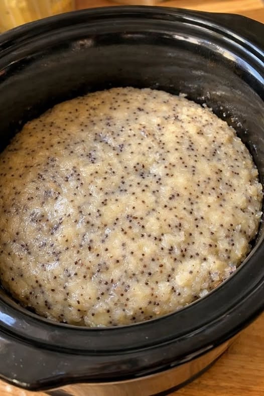Slow Cooker Poppy Seed Pudding Cake: Easy Dessert Recipe
